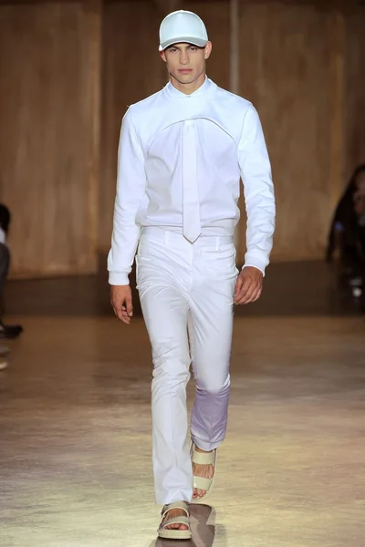 Look 15